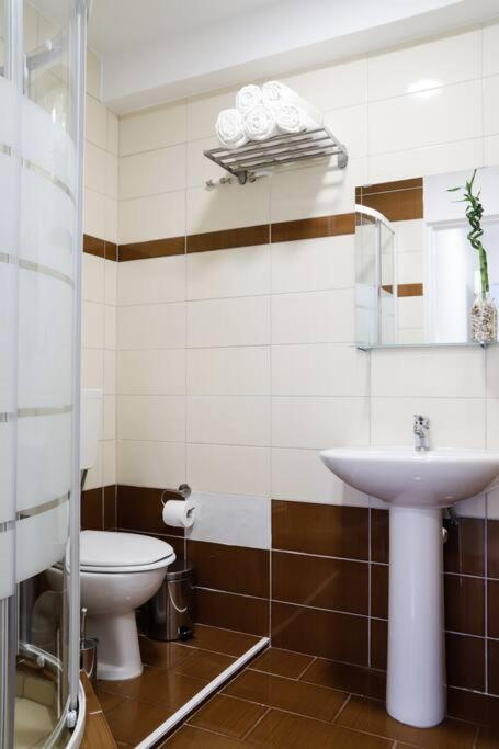 Cozy Apartment Near Airport Коропион Екстериор снимка
