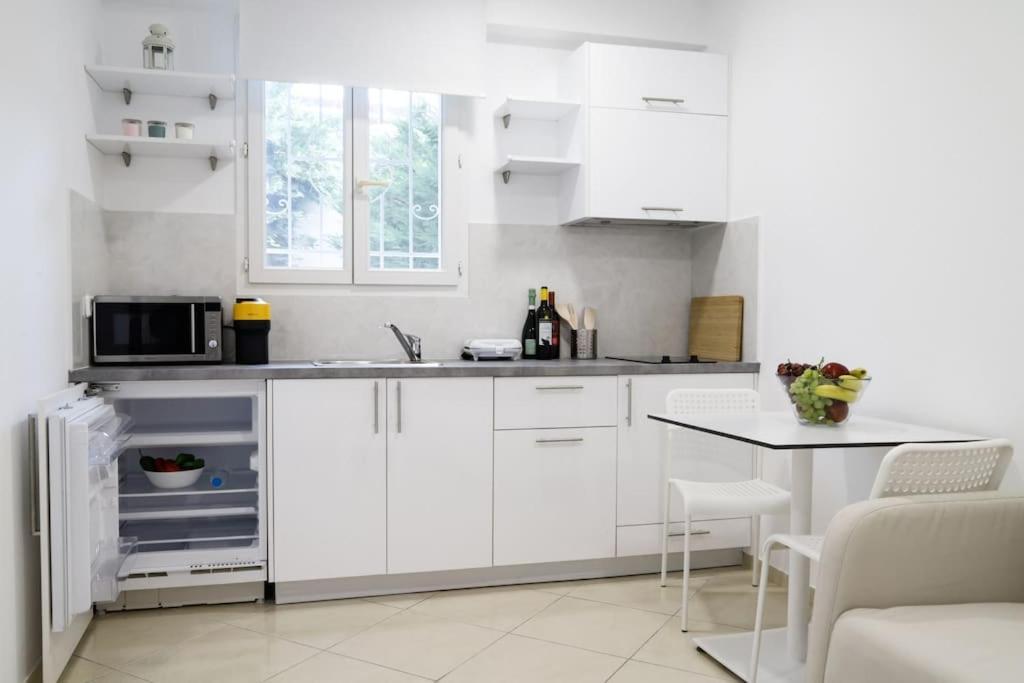 Cozy Apartment Near Airport Коропион Екстериор снимка